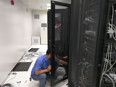 我校順利完成中心機房搬遷與網(wǎng)絡工程安裝工作